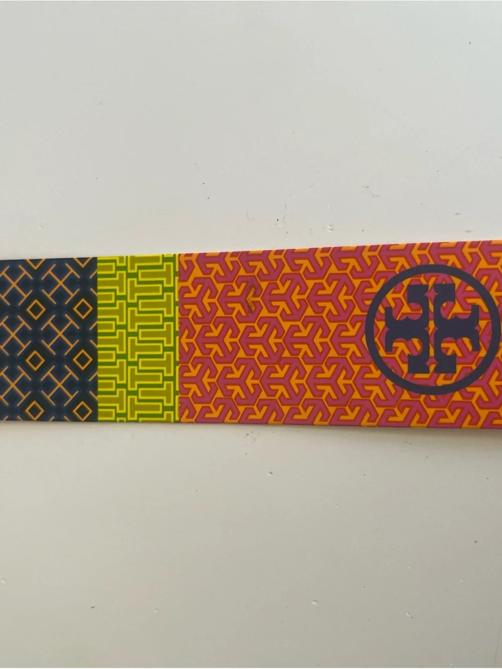 Like New w/tag: Tory Burch Logo Clutch Leather Bag